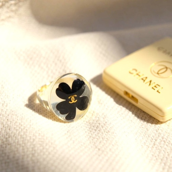 Authentic Vintage CHANEL Lucite Ring LUCKYClover Extremely Rare-Collectors Dream - Picture 7 of 15